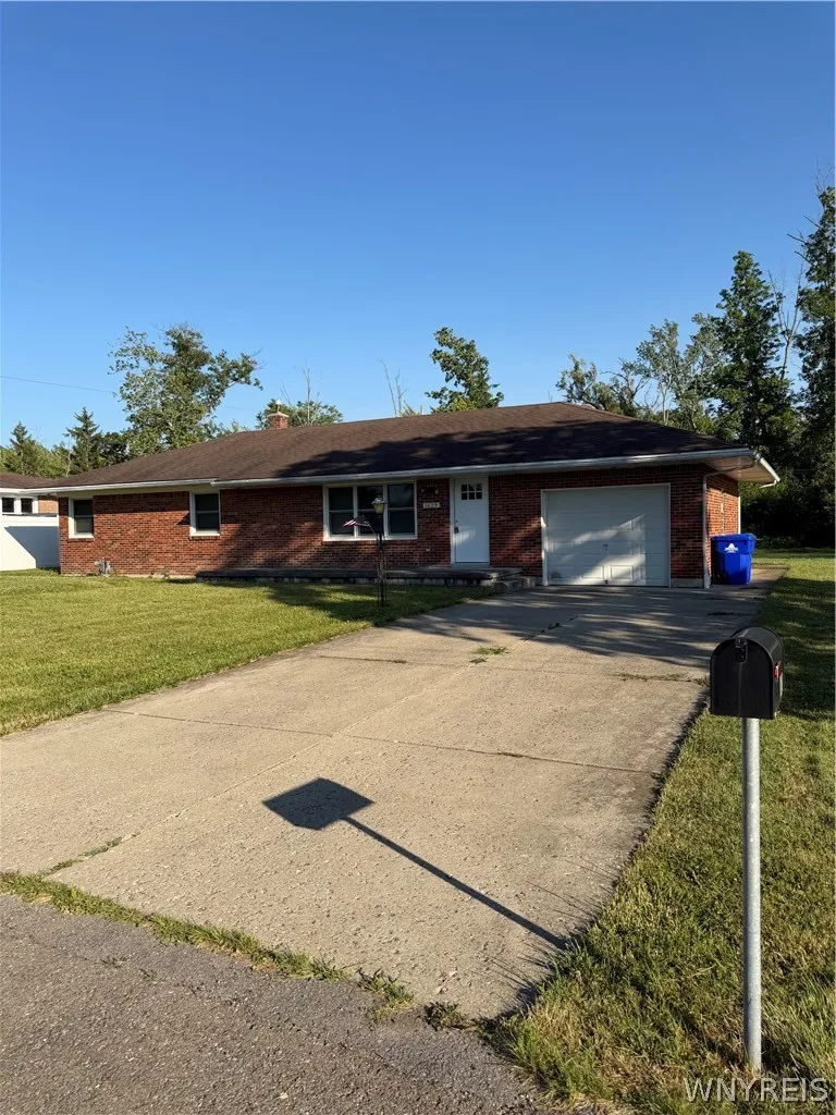 Property at 1629 S Bend Lane, Hamburg, NY 14085