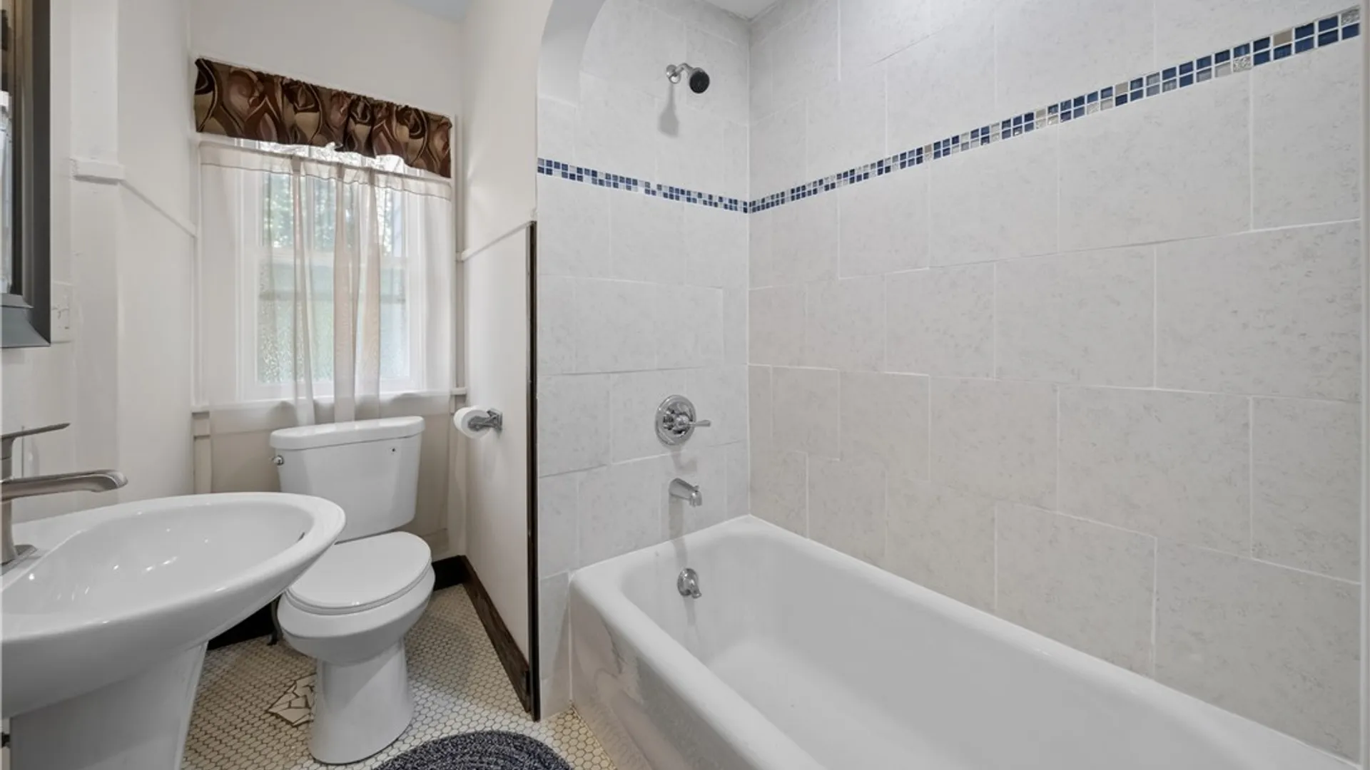 Property at 206 Searlwyn Road, Syracuse, NY 13205 17