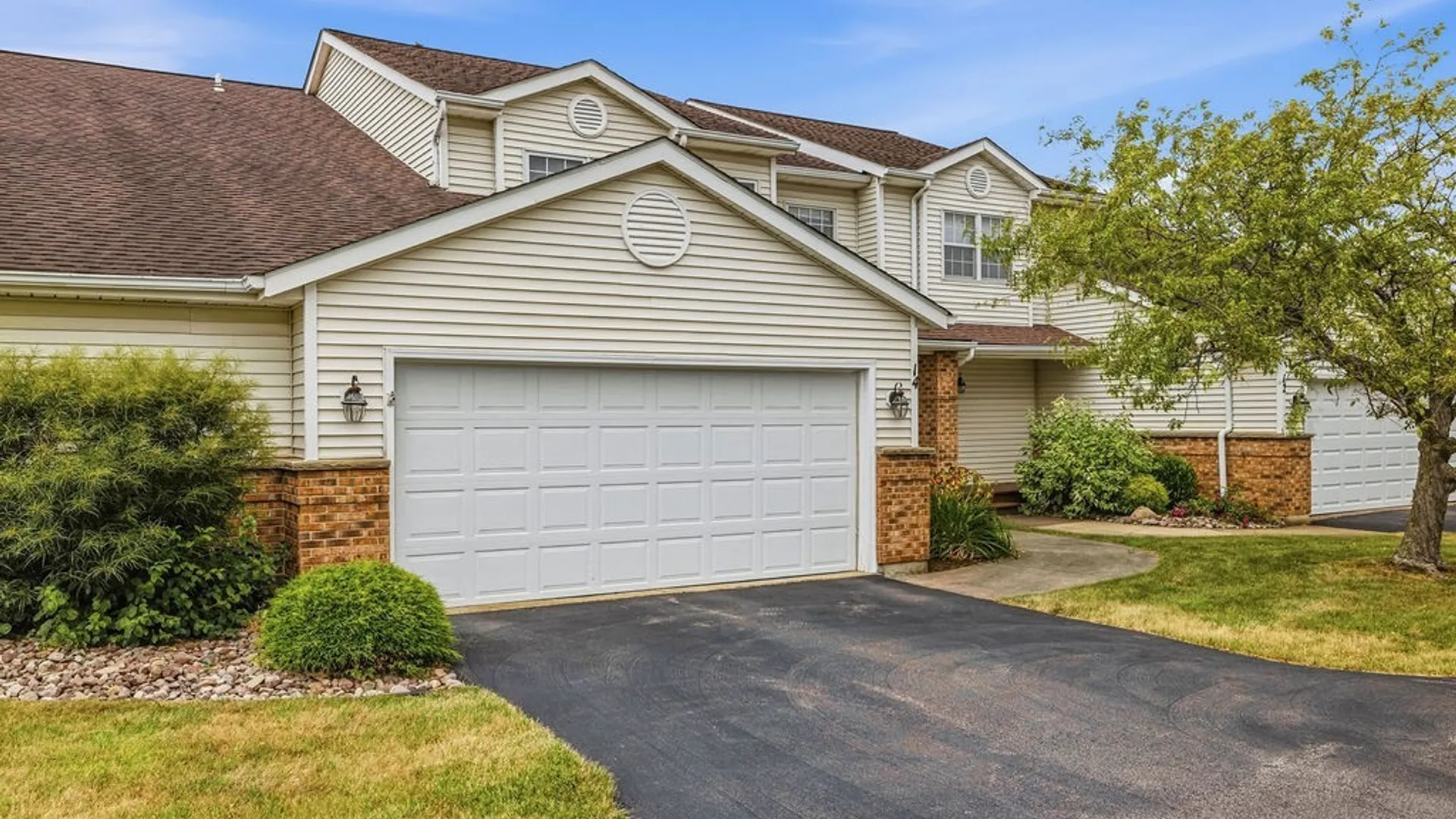 Property at 14 Southwick Drive, Orchard Park, NY 14127 2