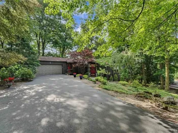 Property at 4 Brompton Woods, Amherst, NY 14221