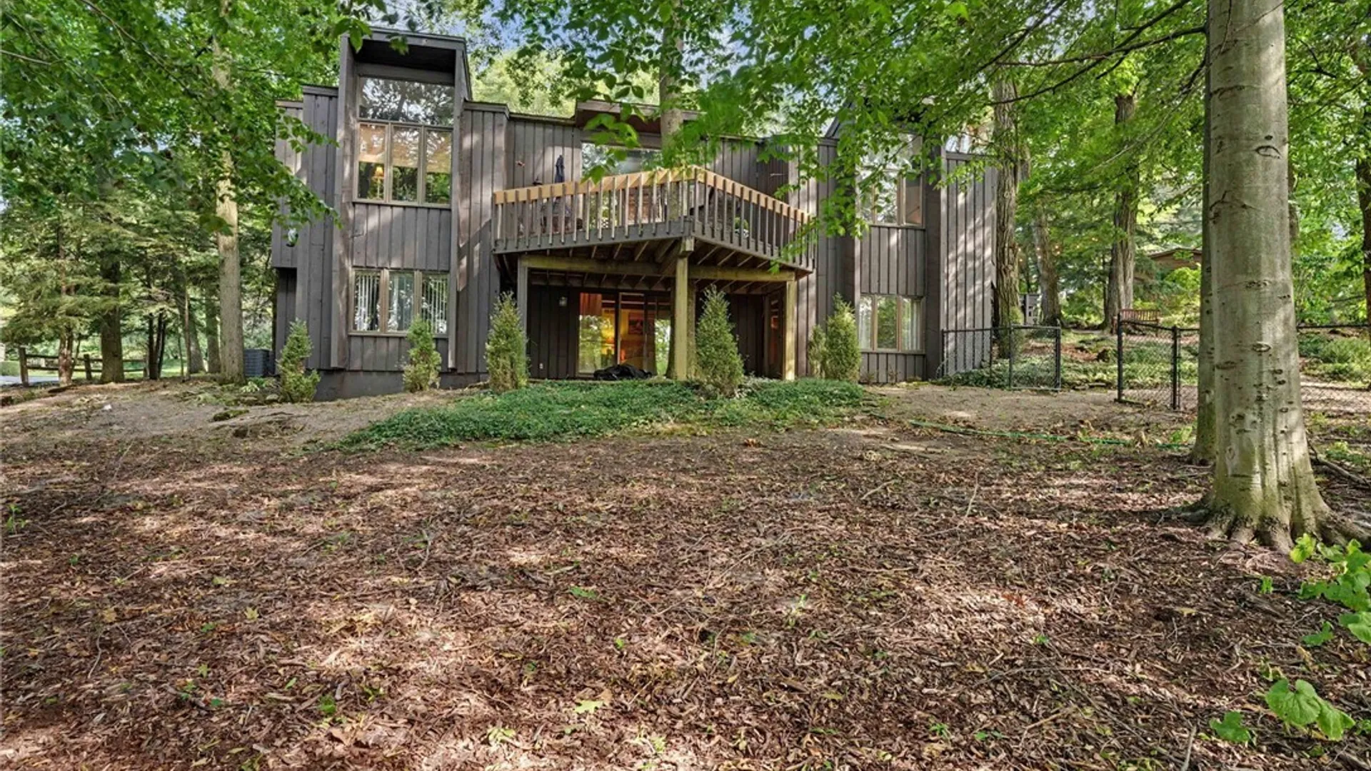 Property at 4 Brompton Woods, Amherst, NY 14221 43