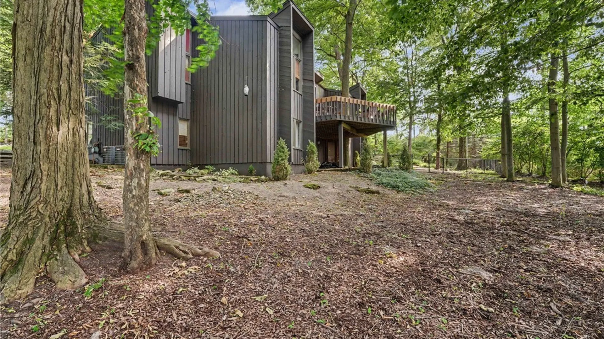 Property at 4 Brompton Woods, Amherst, NY 14221 44