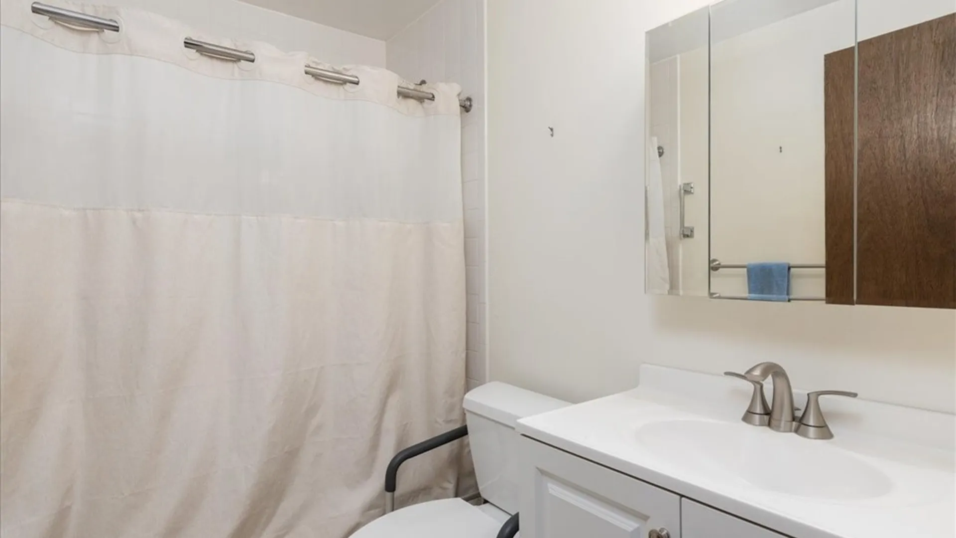Property at 4 Tolland Bore, Aurora, NY 14052 17