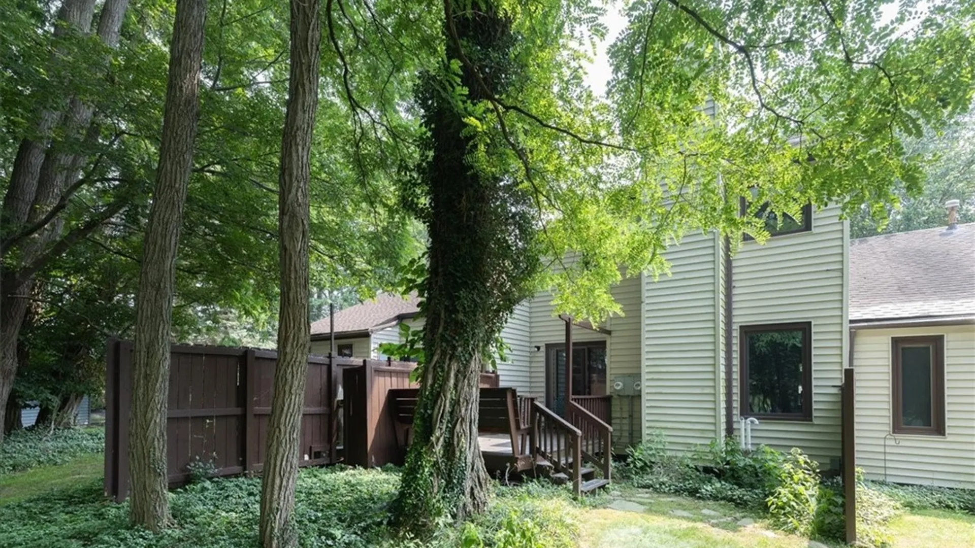 Property at 4 Tolland Bore, Aurora, NY 14052 18