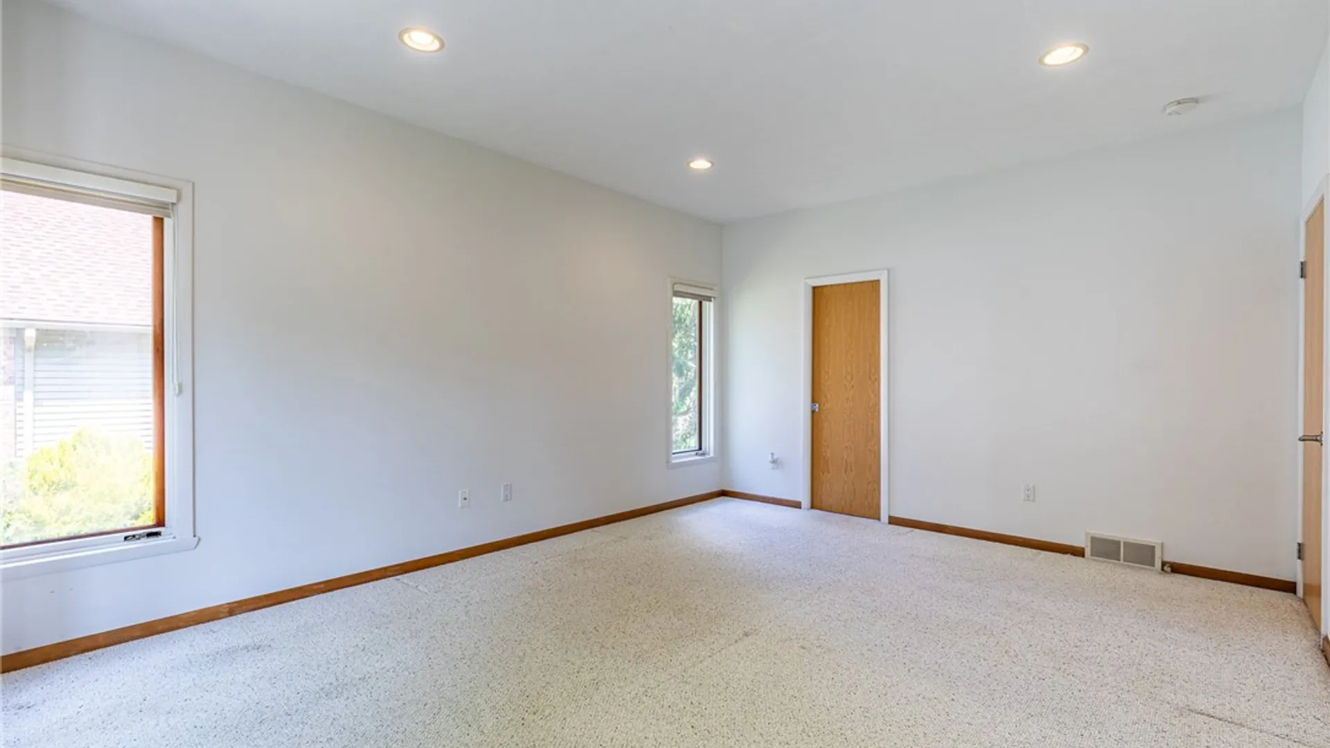 Property at 660 Treasure Circle, Webster, NY 14580 26