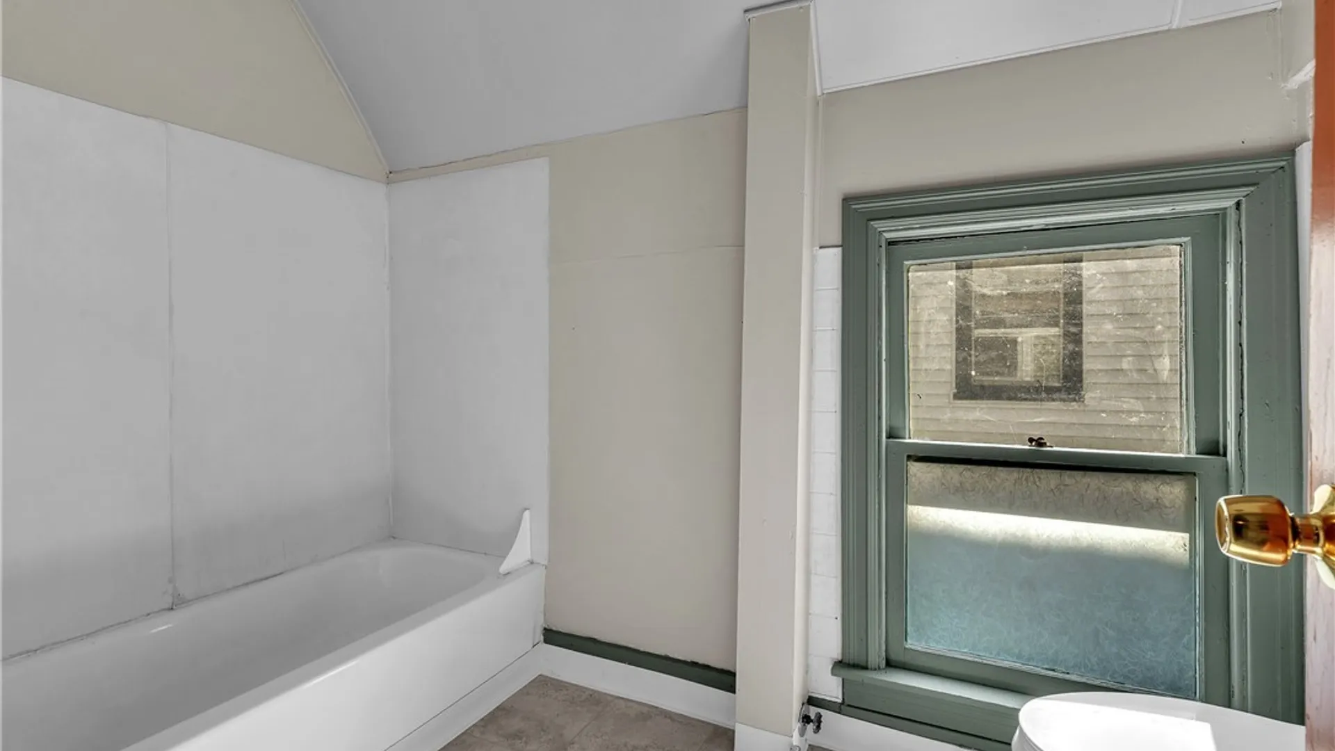 Property at 608 Woodlawn Avenue, Buffalo, NY 14211 46