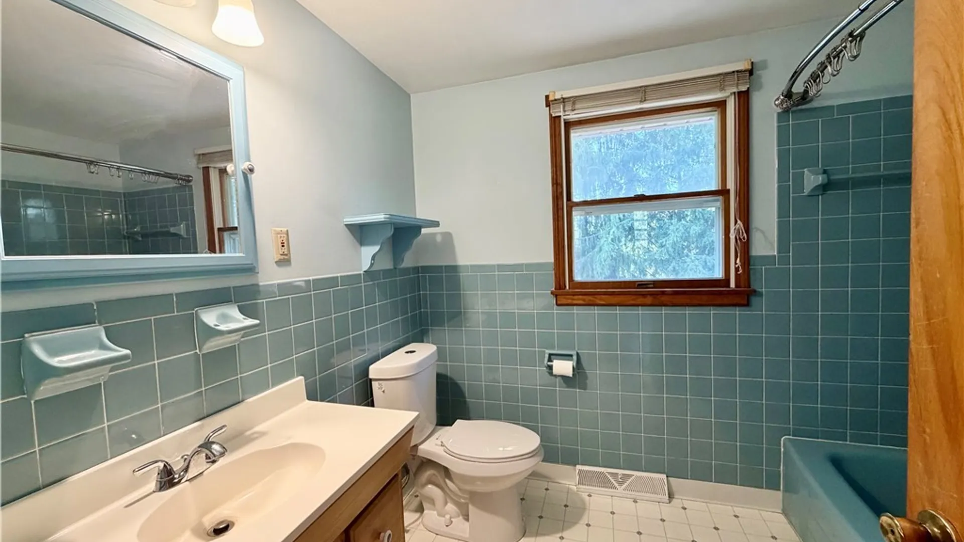 Property at 122 Silverlace Terrace, Camillus, NY 13219 32