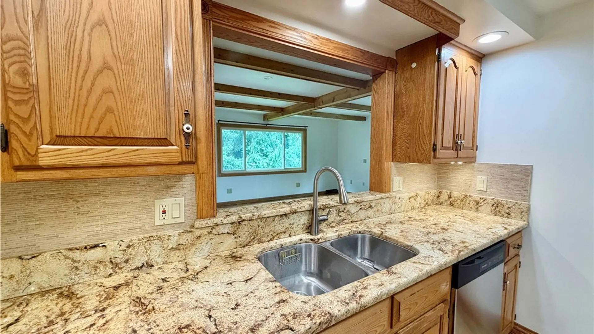 Property at 122 Silverlace Terrace, Camillus, NY 13219 13
