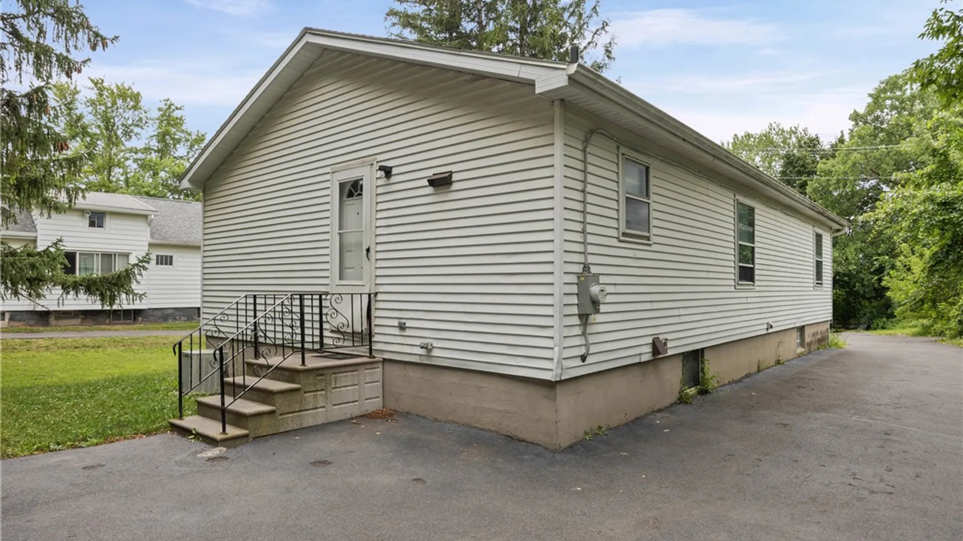 Property at 101 Stevens Place, Syracuse, NY 13210 3