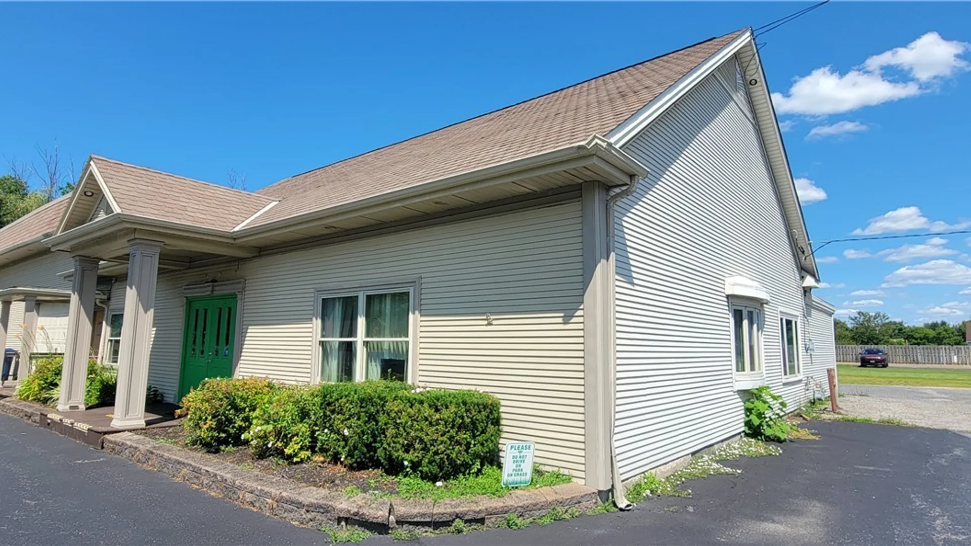 Property at 6945 Lincoln Avenue Extension, Lockport Town, NY 14094 2