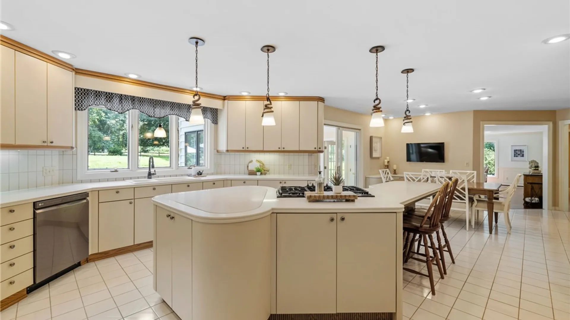 Property at 7951 Oak Brook Circle, Victor, NY 14534 19