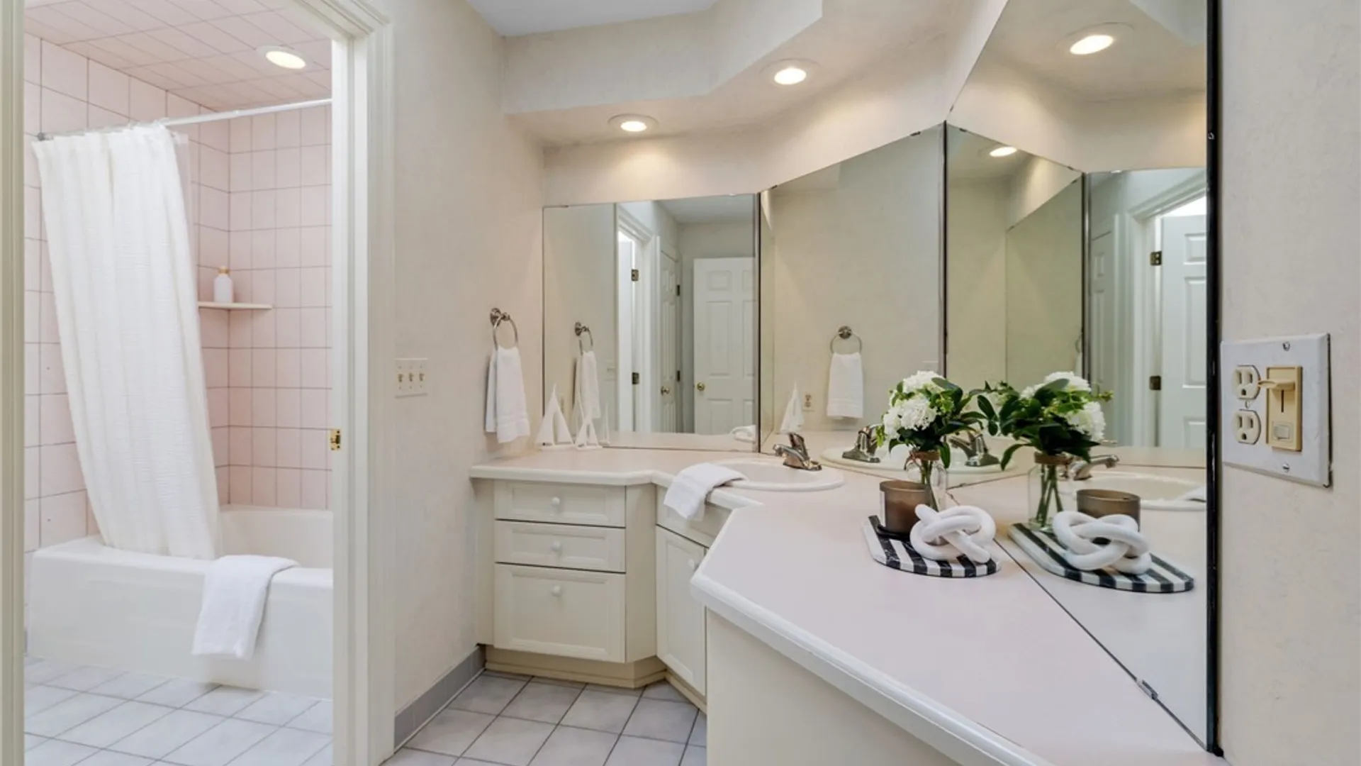 Property at 7951 Oak Brook Circle, Victor, NY 14534 30