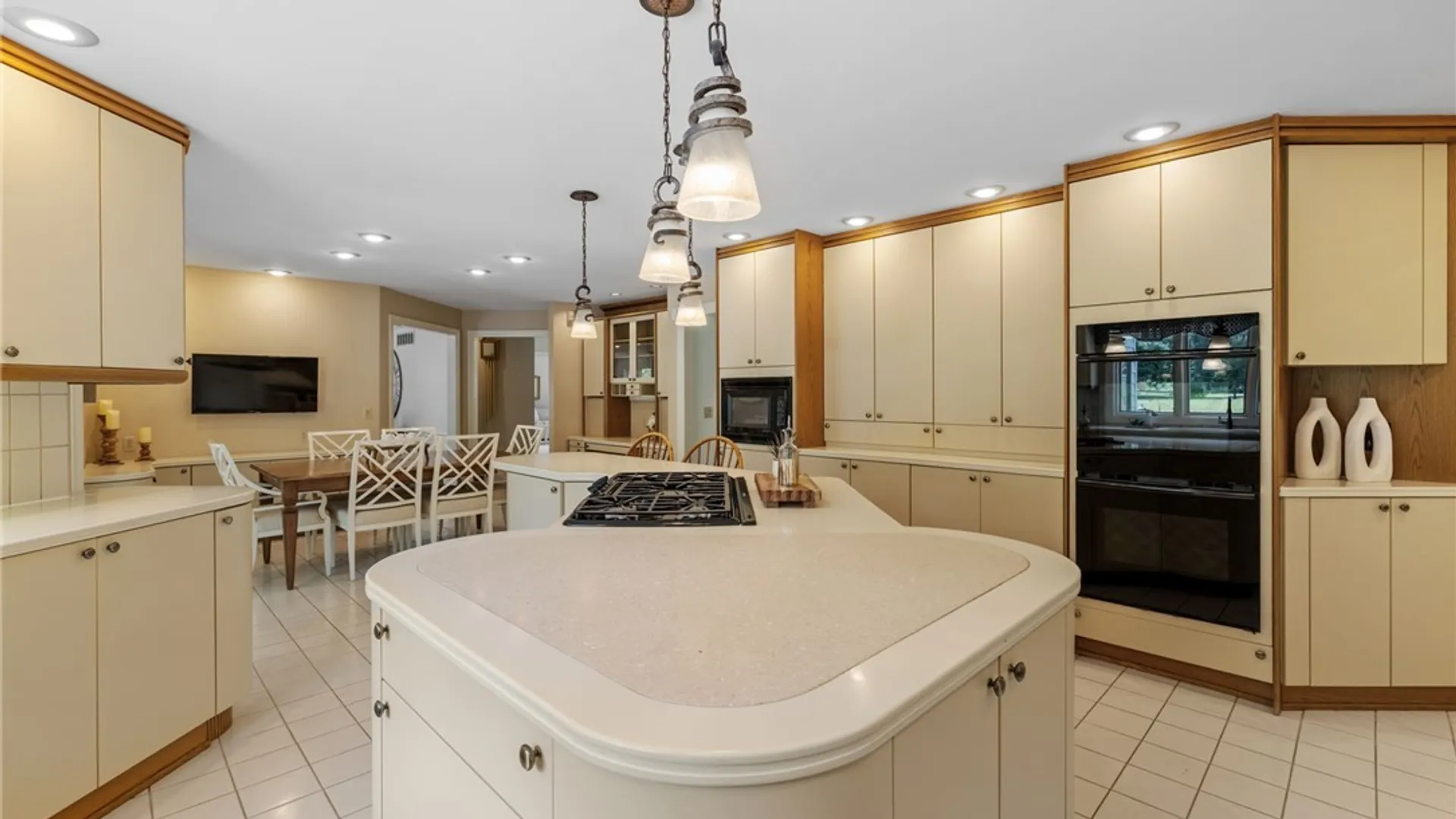 Property at 7951 Oak Brook Circle, Victor, NY 14534 17