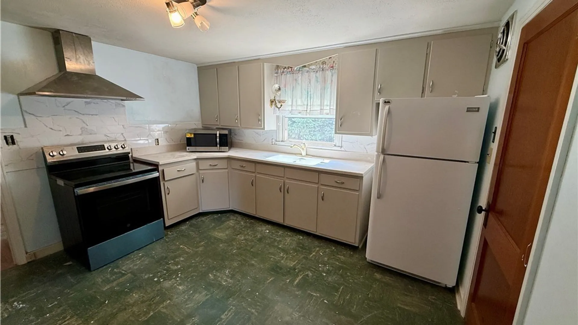 Property at 116 Chestnut Hill Drive, Salina, NY 13088 22