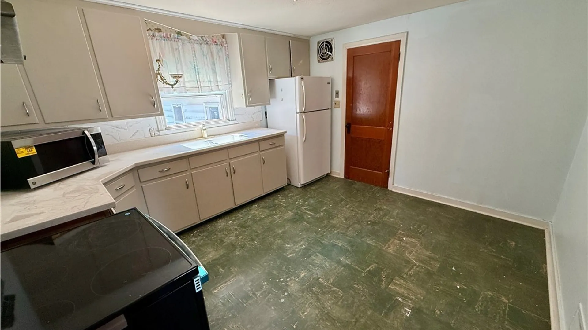 Property at 116 Chestnut Hill Drive, Salina, NY 13088 16