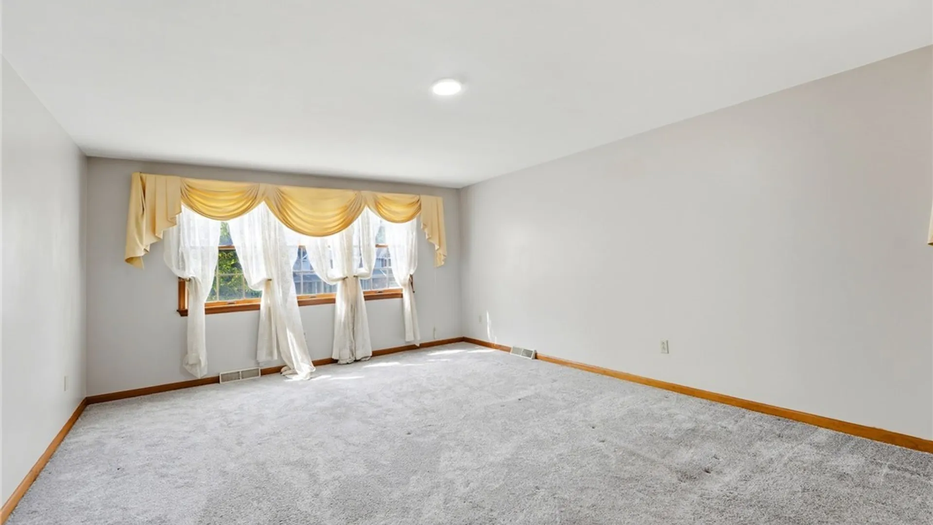 Property at 29 Continental Drive, Lockport City, NY 14094 28