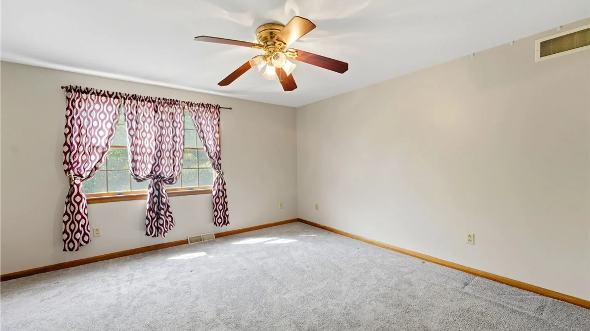 Property at 29 Continental Drive, Lockport City, NY 14094 34