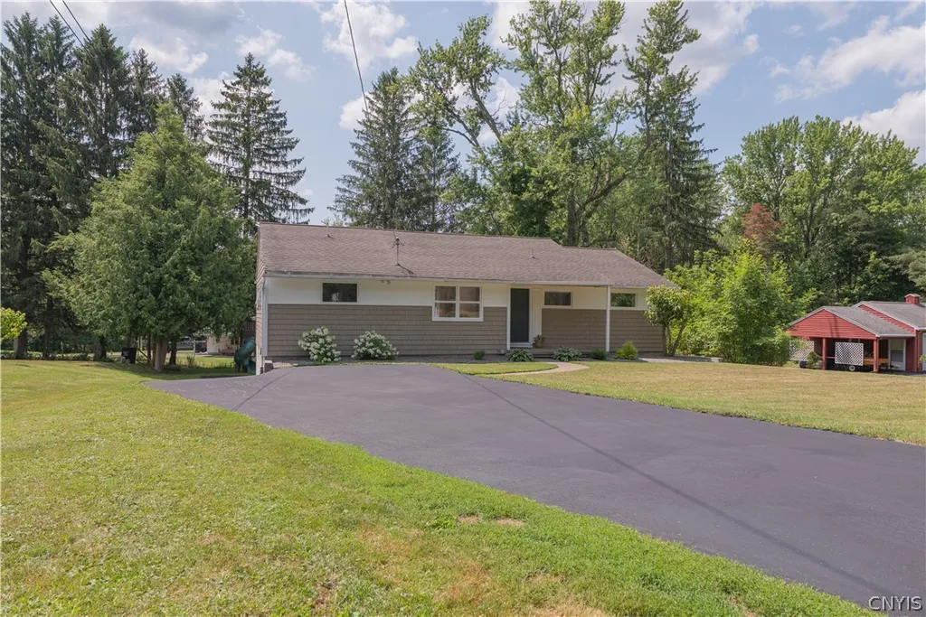 Property at 4 Fineview Drive, Deerfield, NY 13502