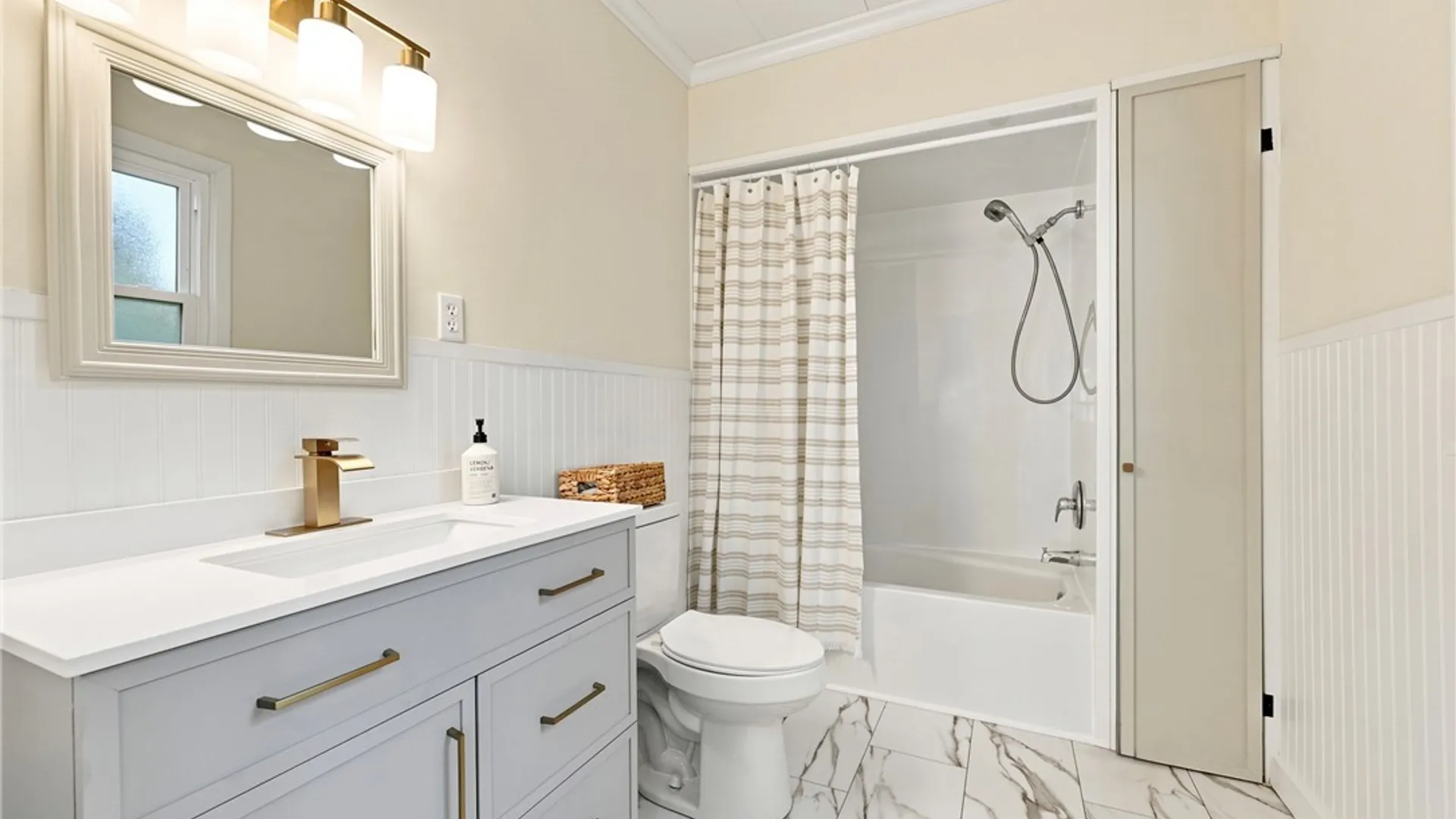 Property at 109 Victory Avenue, Lackawanna, NY 14218 17