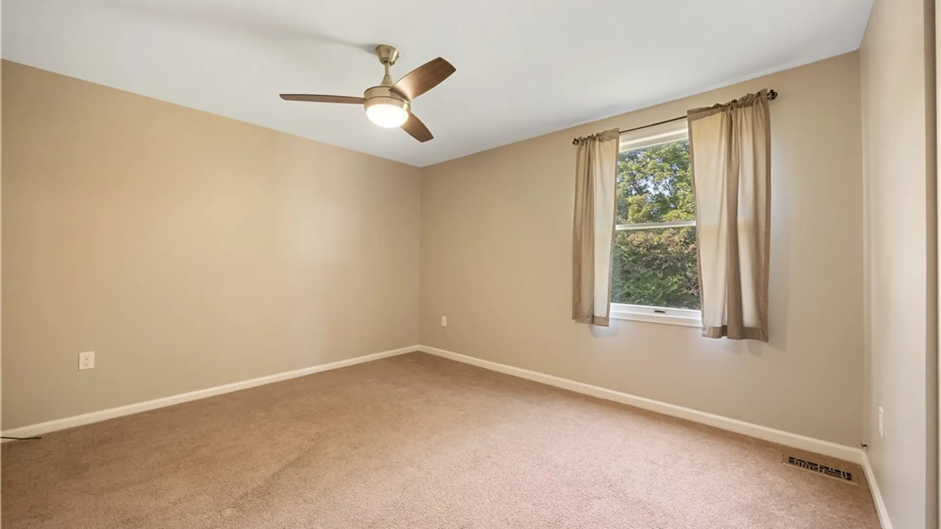 Property at 89 Inglesid Lane, Salina, NY 13090 28