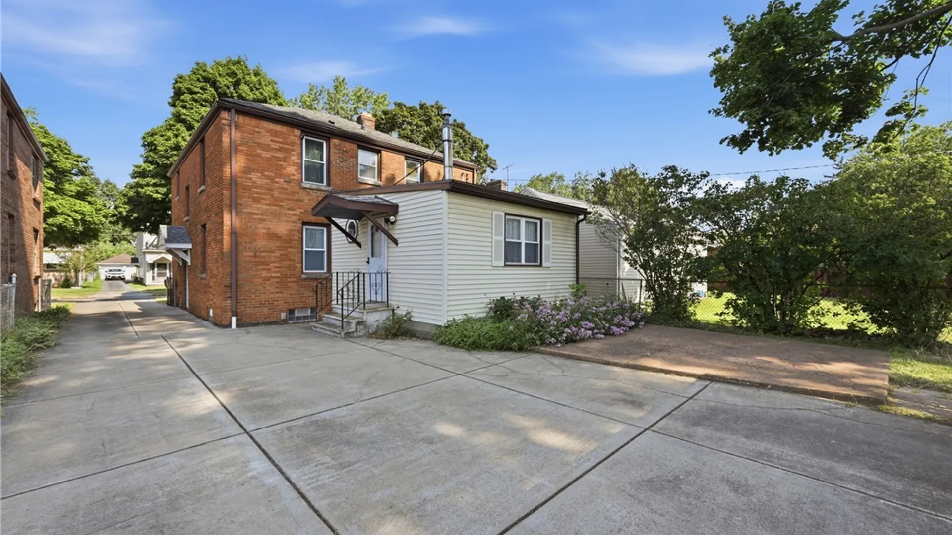 Property at 131 Chamberlin Drive, West Seneca, NY 14210 4