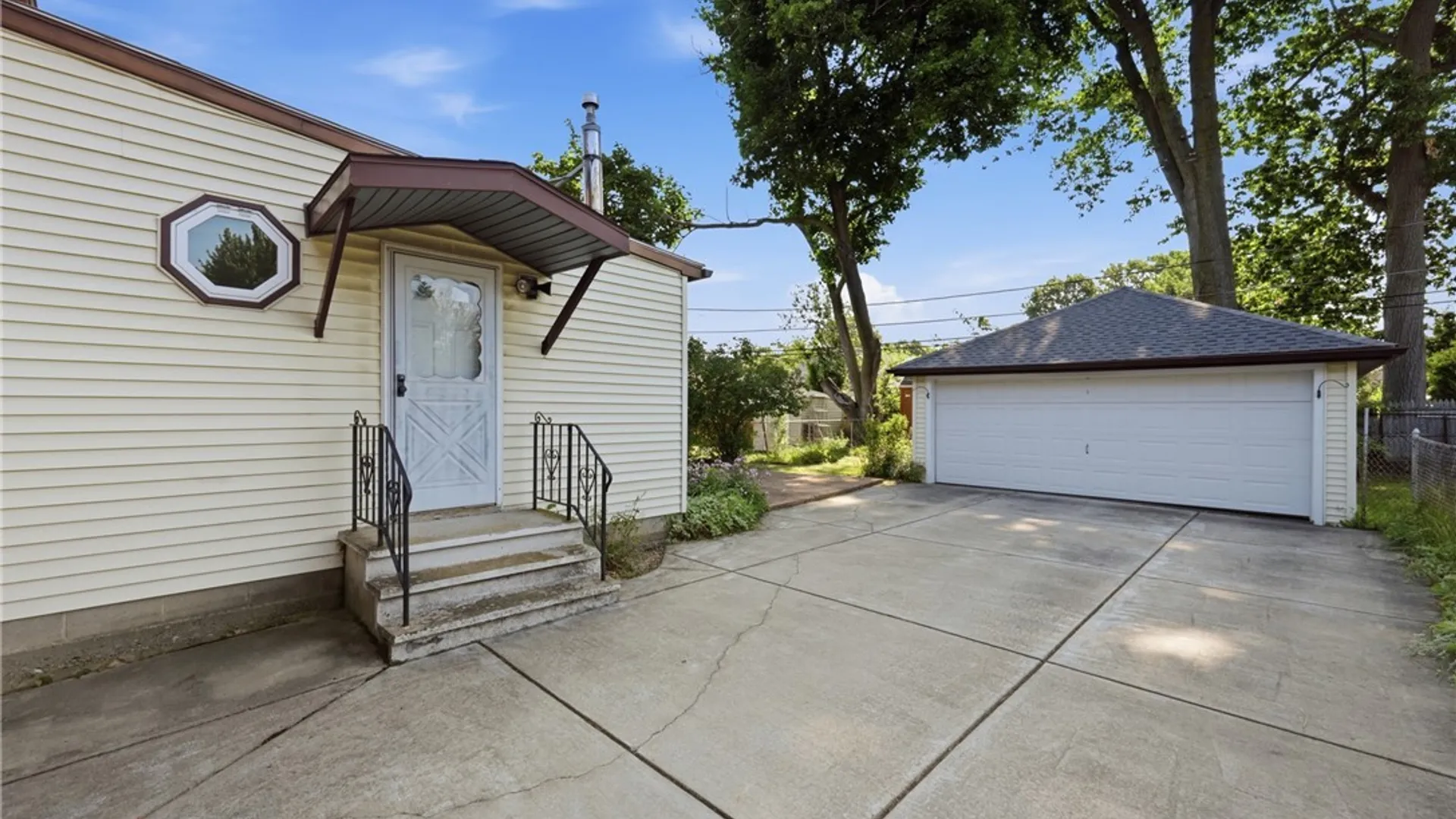 Property at 131 Chamberlin Drive, West Seneca, NY 14210 5