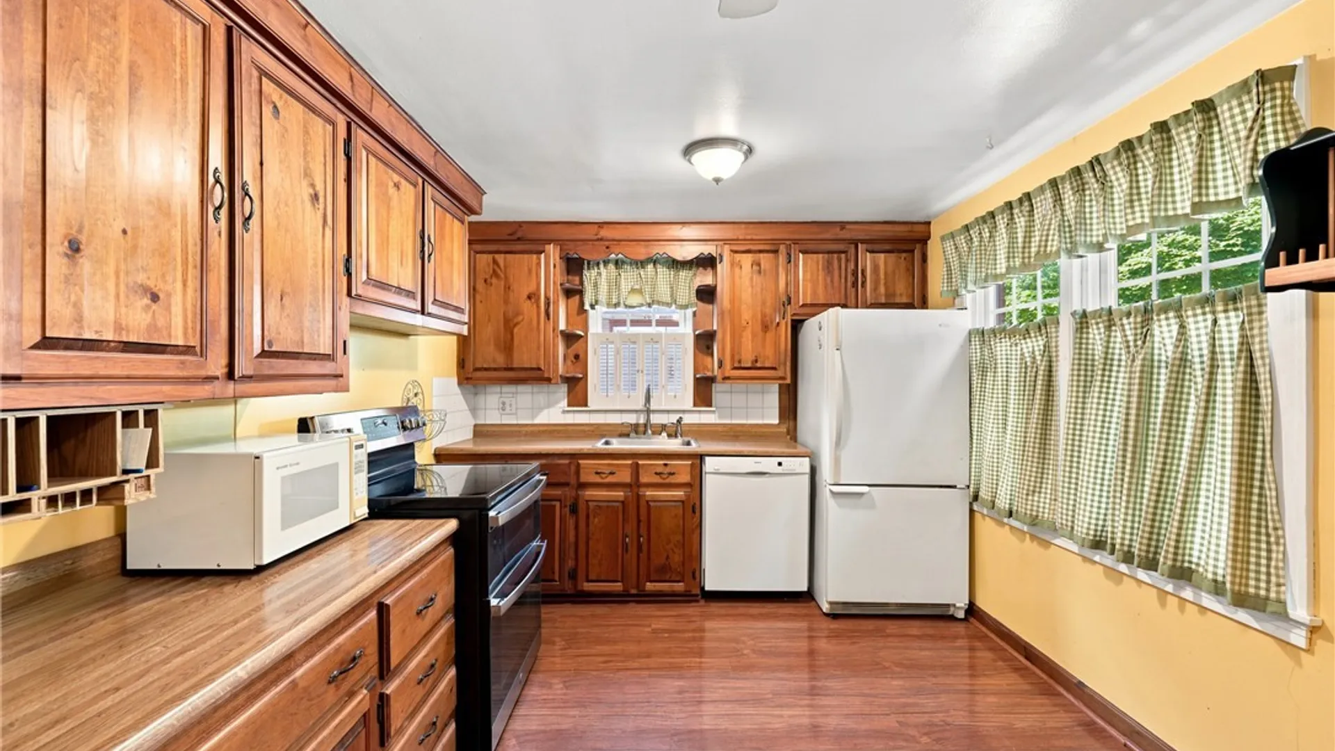 Property at 131 Chamberlin Drive, West Seneca, NY 14210 11
