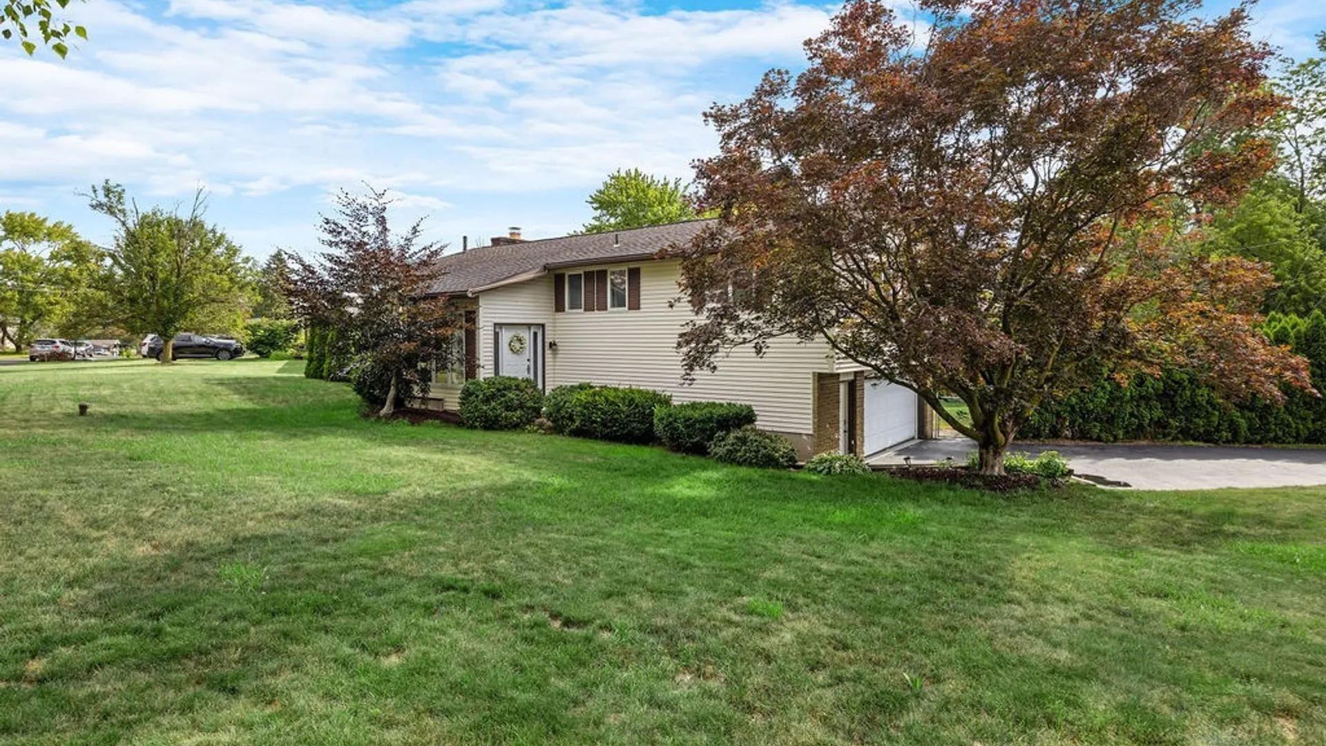 Property at 100 Eden Roc Circle, DeWitt, NY 13214 4