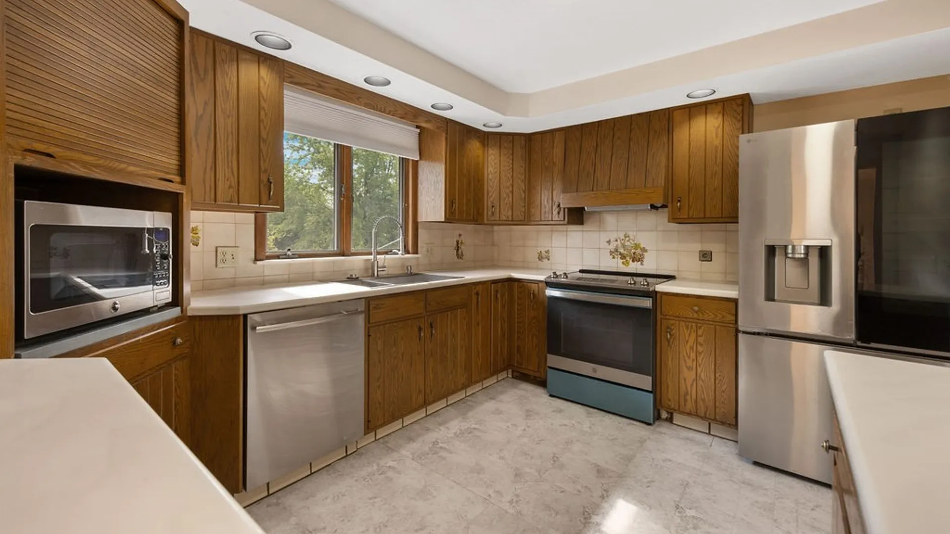 Property at 100 Eden Roc Circle, DeWitt, NY 13214 13