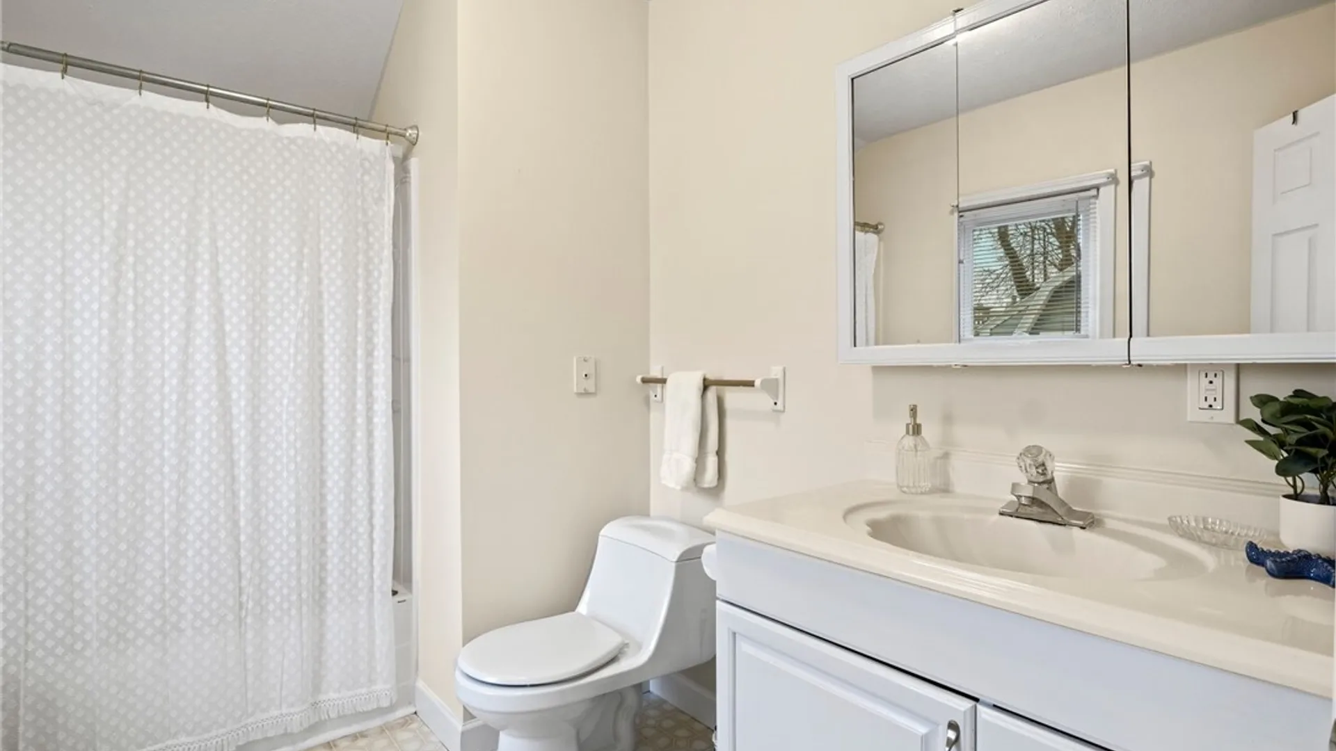 Property at 20 Bloomfield Place, Rochester, NY 14620 18