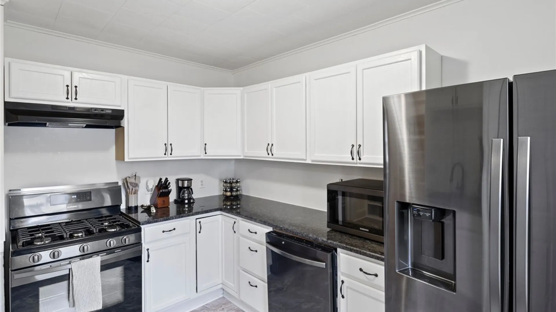 Property at 20 Bloomfield Place, Rochester, NY 14620 16
