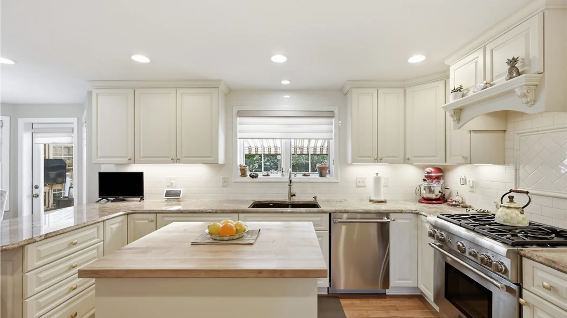 Property at 3192 Woodland Court, Wheatfield, NY 14120 6