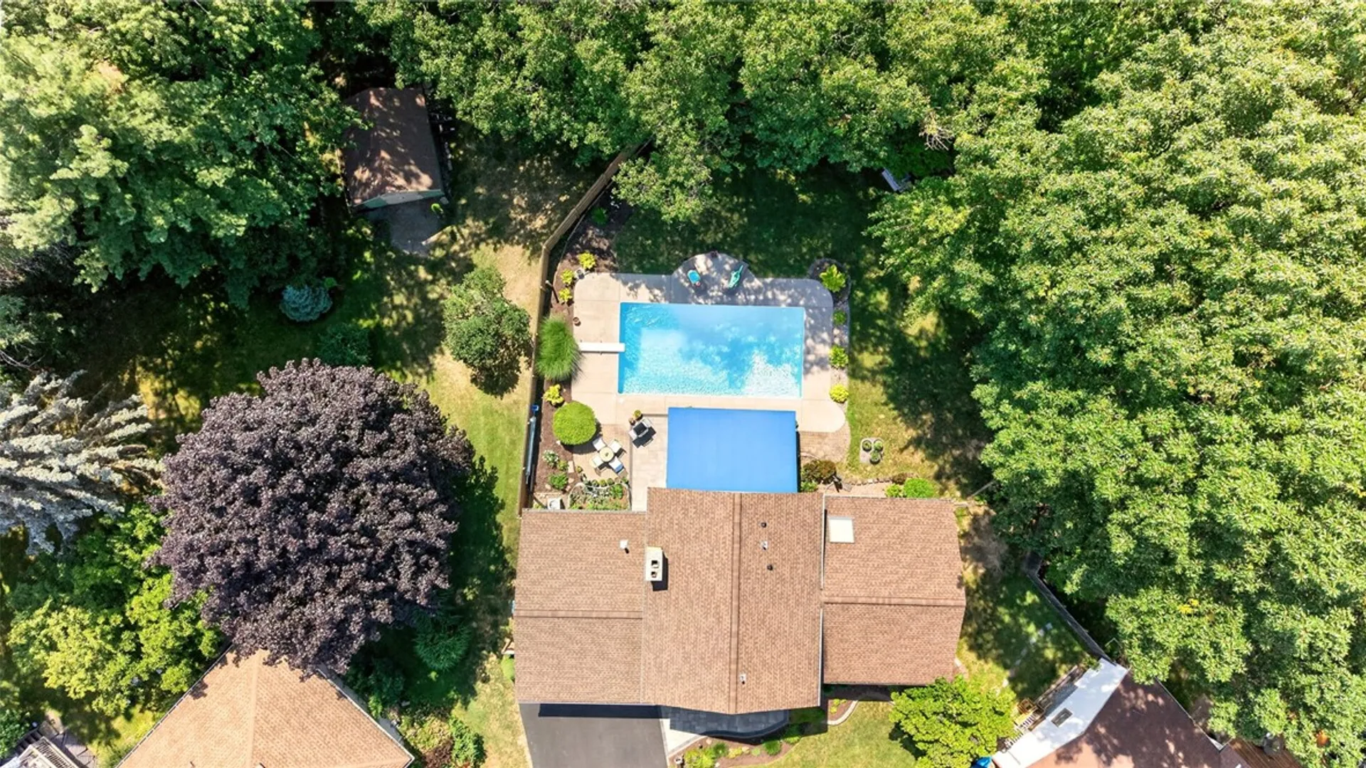 Property at 144 Granada Circle, Irondequoit, NY 14609 44