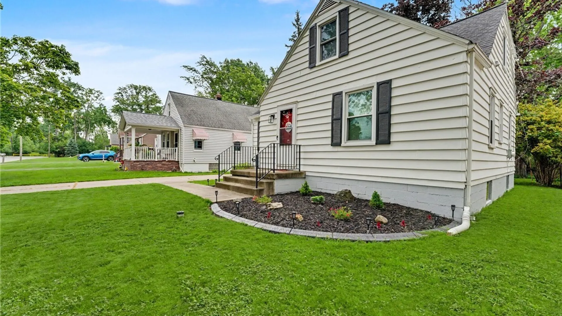 Property at 93 Greenfield Avenue, West Seneca, NY 14224 4