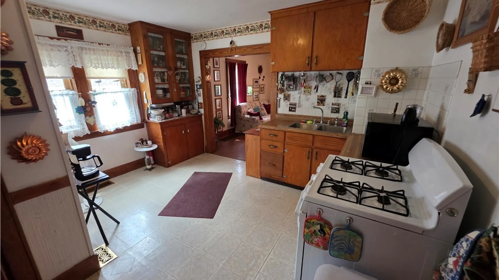 Property at 341 Cloveridge Drive, Syracuse, NY 13206 8