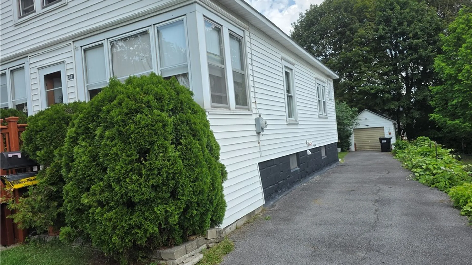 Property at 341 Cloveridge Drive, Syracuse, NY 13206 28