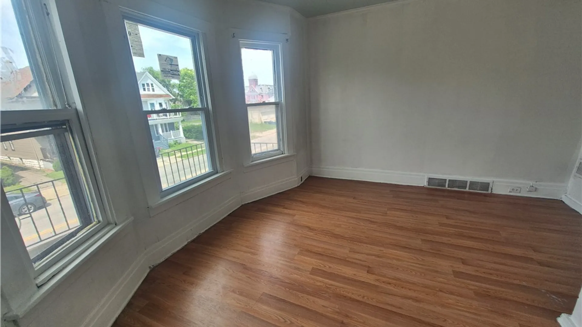 Property at 1133 E Delavan Avenue, Buffalo, NY 14215 4