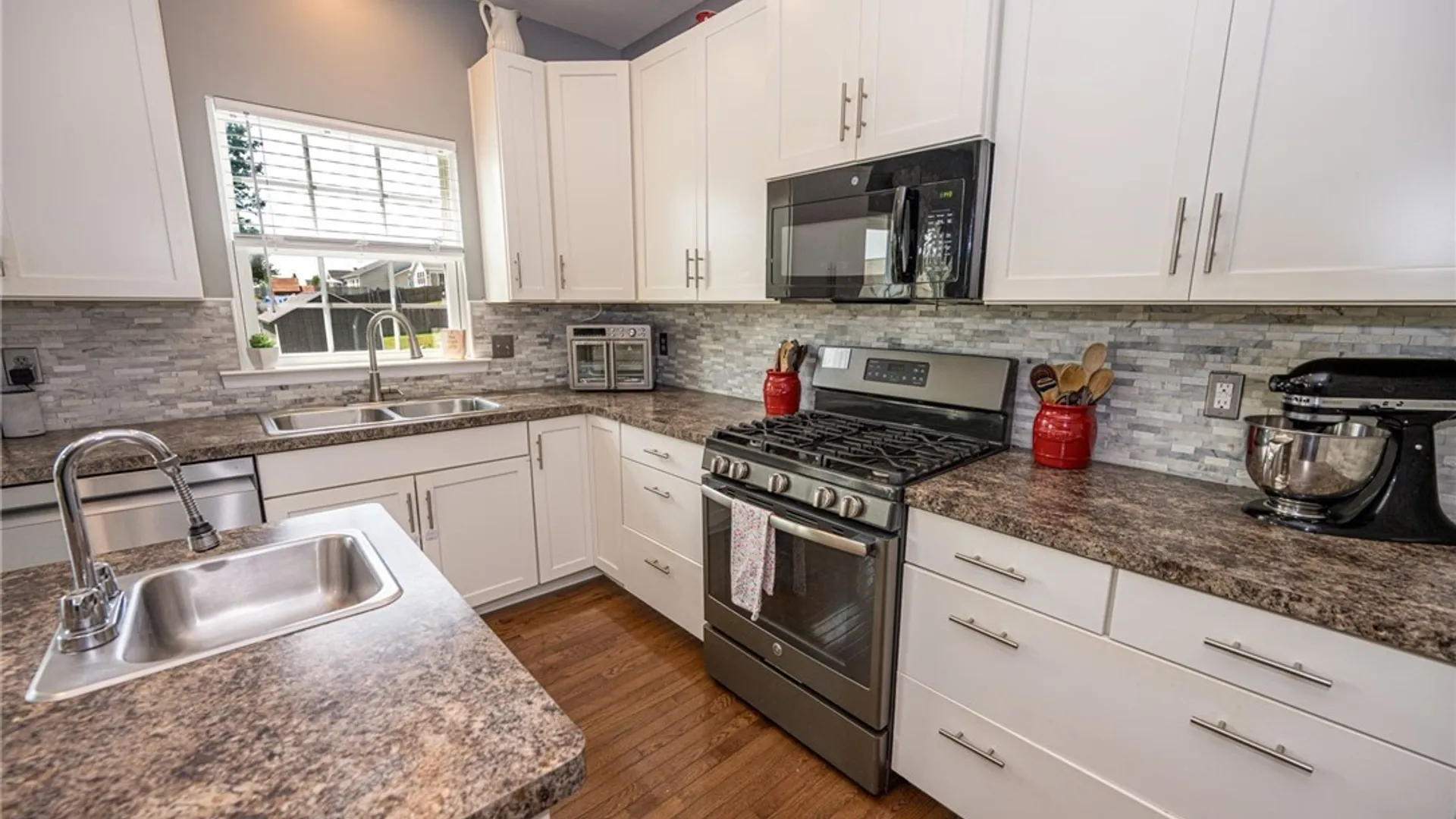 Property at 8 Adam Chris Drive, West Seneca, NY 14224 17