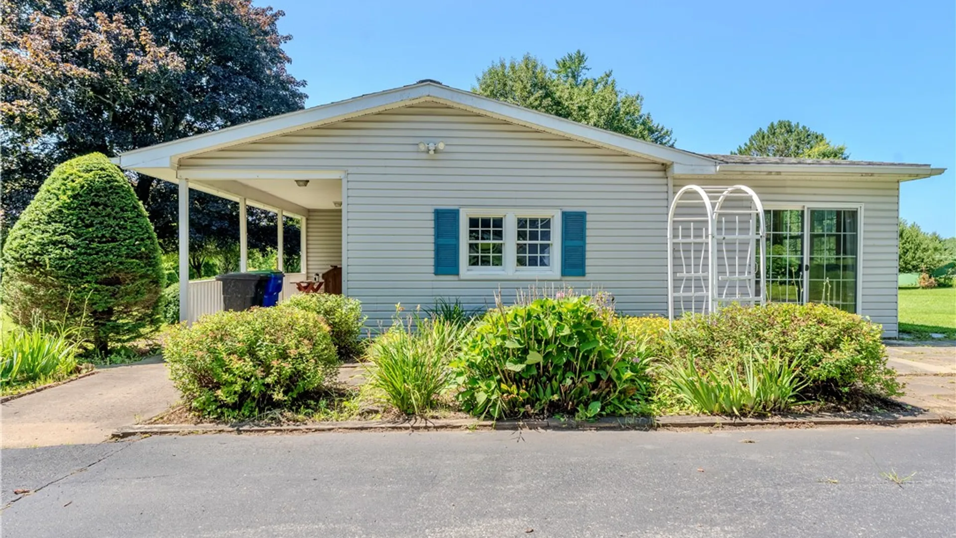 Property at 4126 Holley Byron Road, Clarendon, NY 14470 3