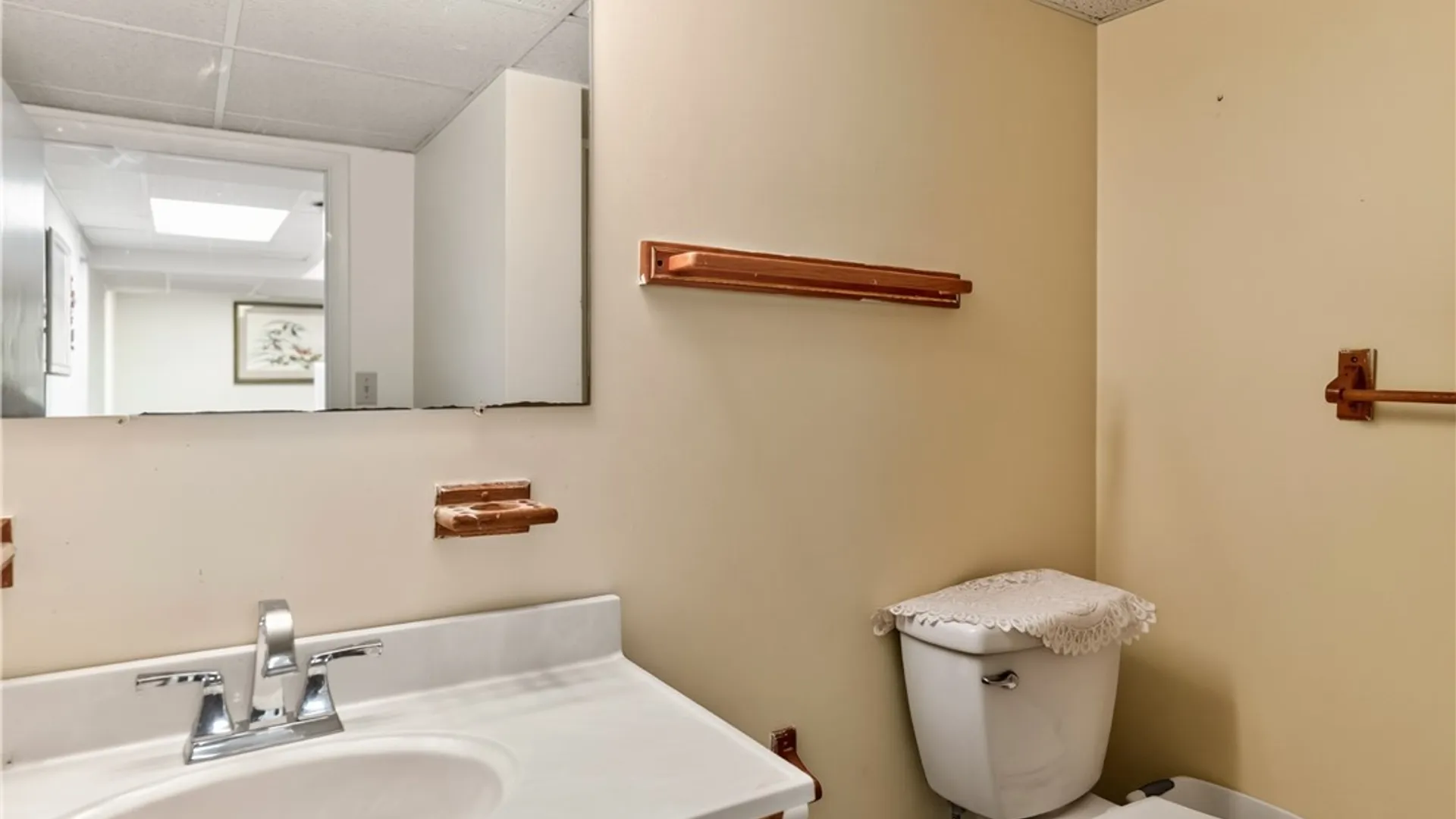 Property at 226 Somershire Drive, Irondequoit, NY 14617 29