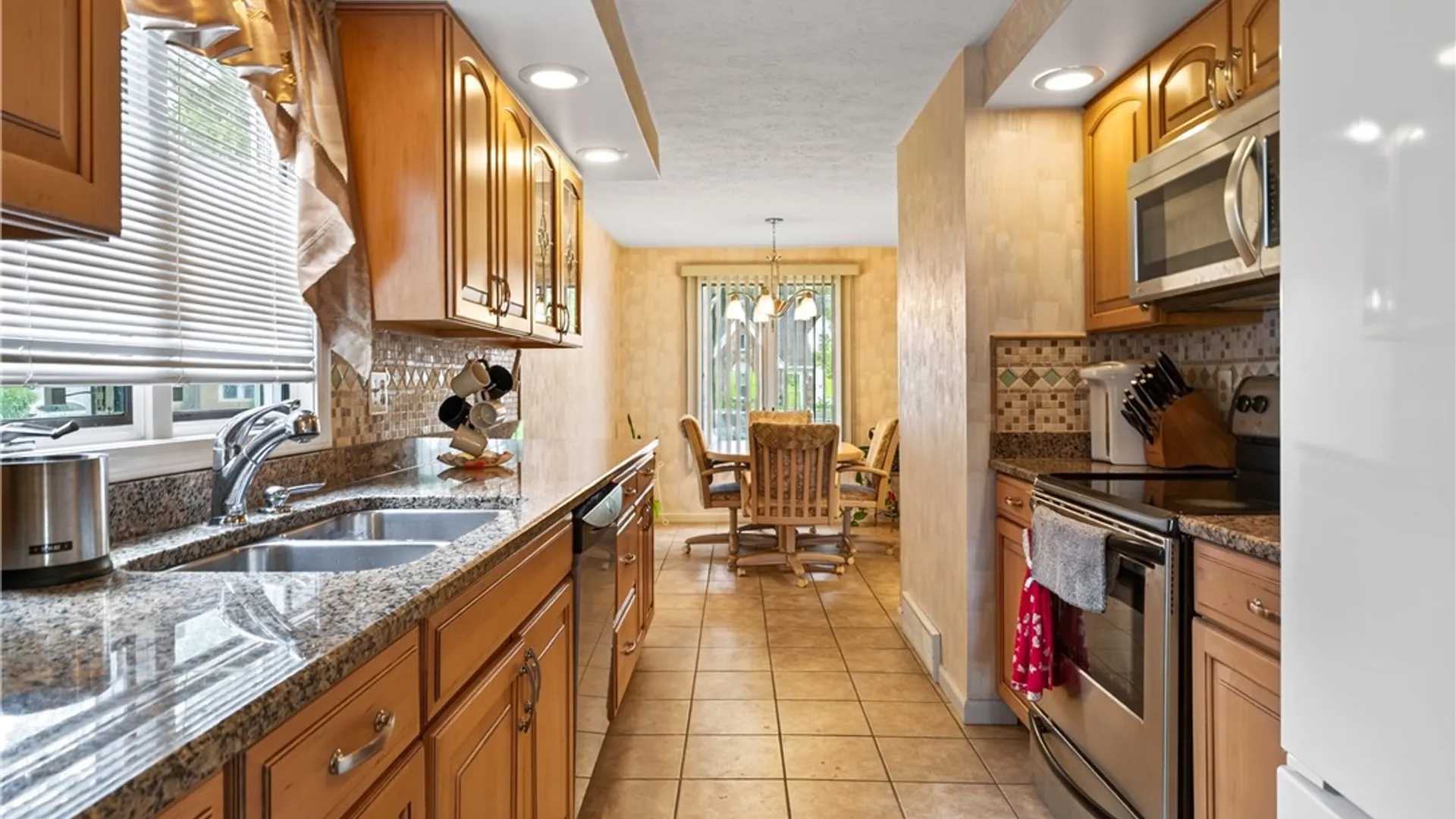 Property at 226 Somershire Drive, Irondequoit, NY 14617 15