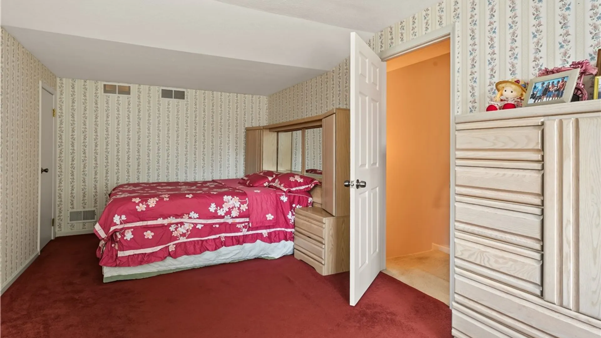 Property at 226 Somershire Drive, Irondequoit, NY 14617 18