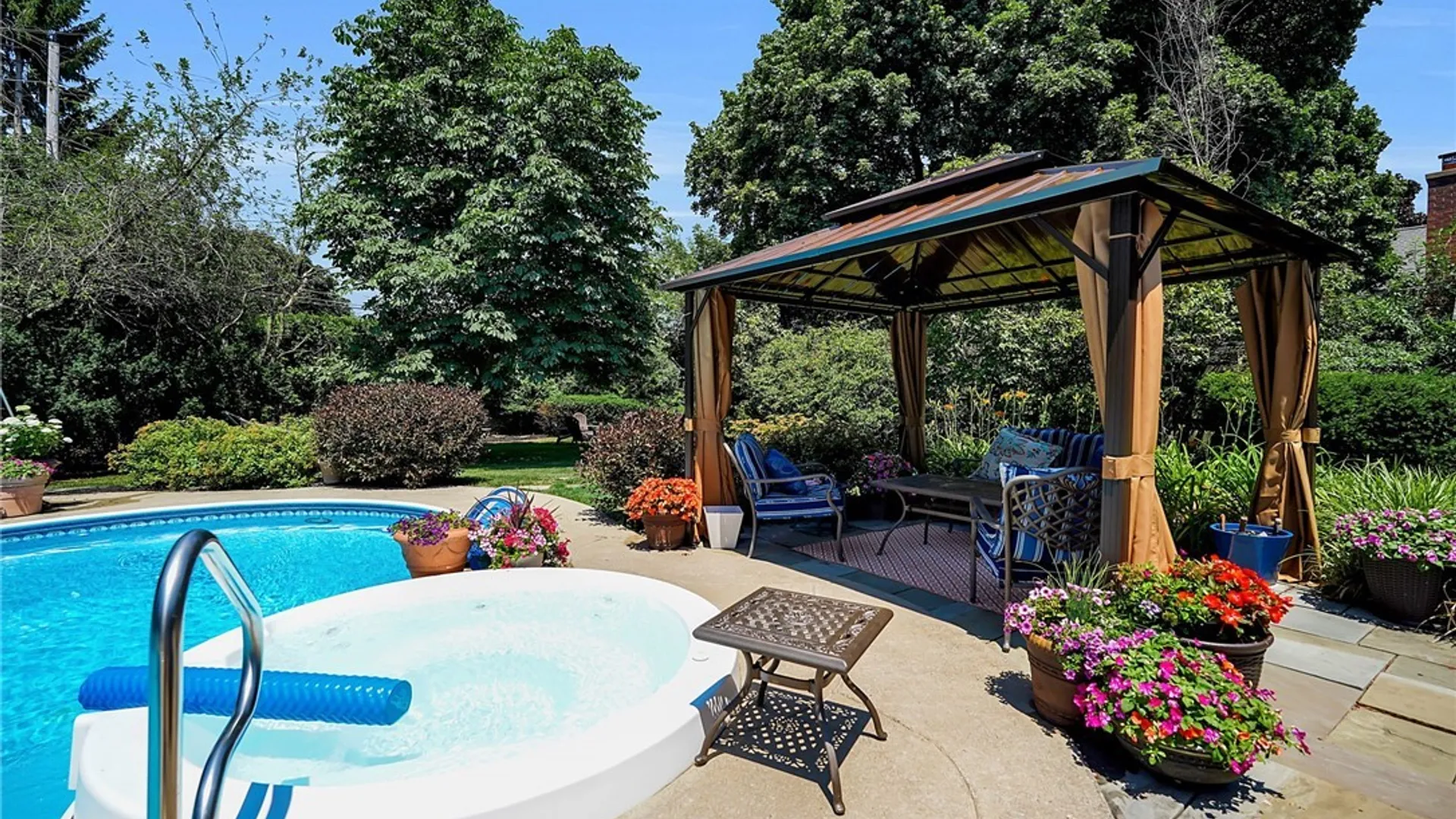 Property at 34 Audley End, Amherst, NY 14226 41