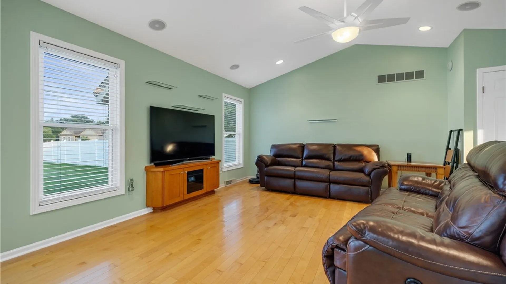 Property at 81 Venetia View Circle, Greece, NY 14626 10