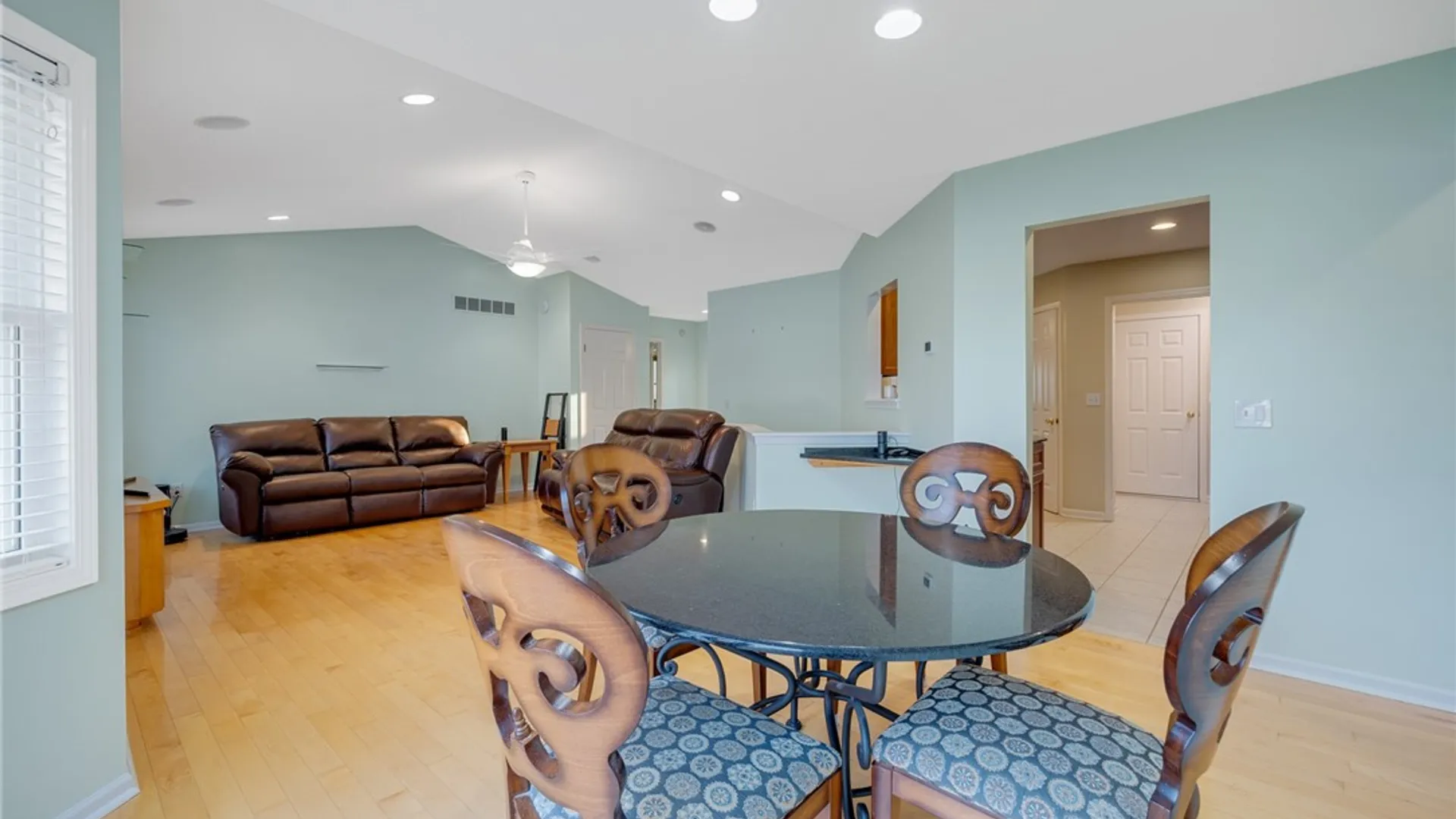 Property at 81 Venetia View Circle, Greece, NY 14626 13