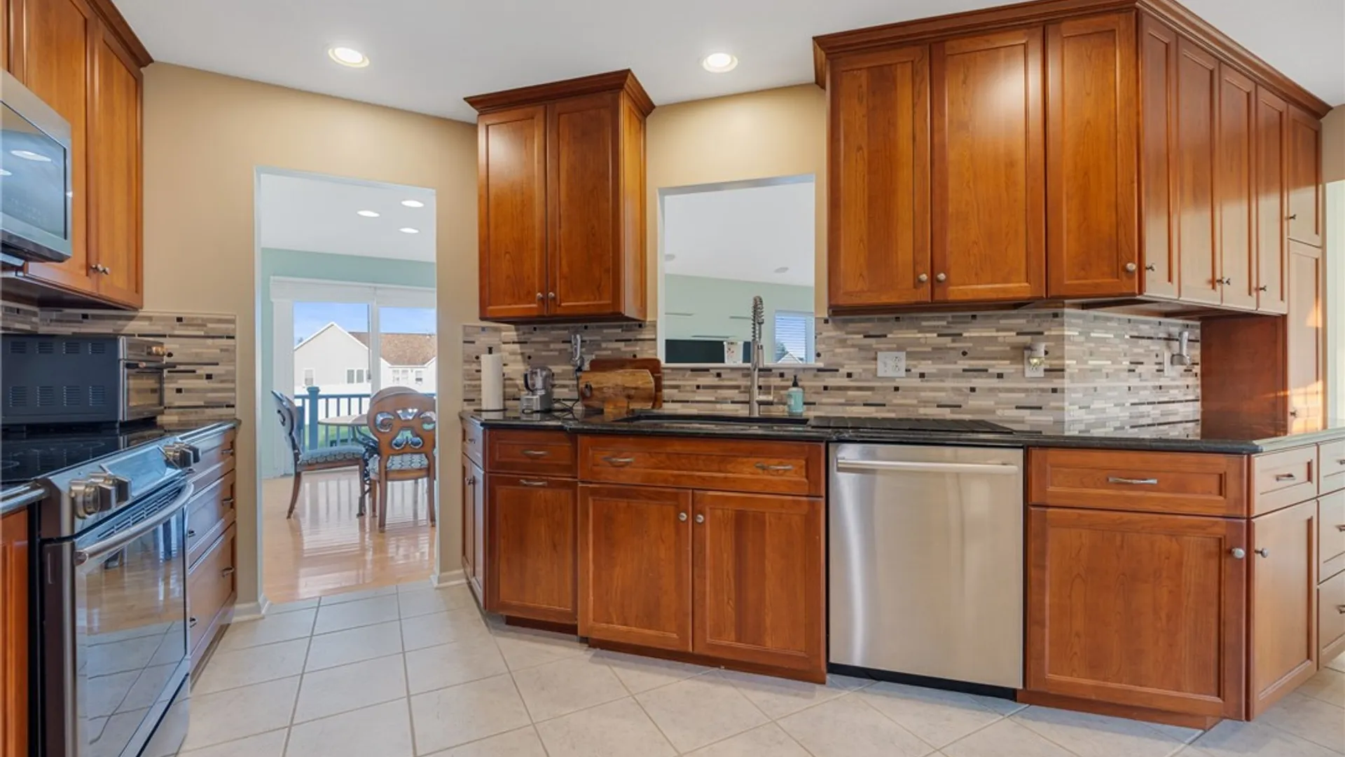 Property at 81 Venetia View Circle, Greece, NY 14626 17