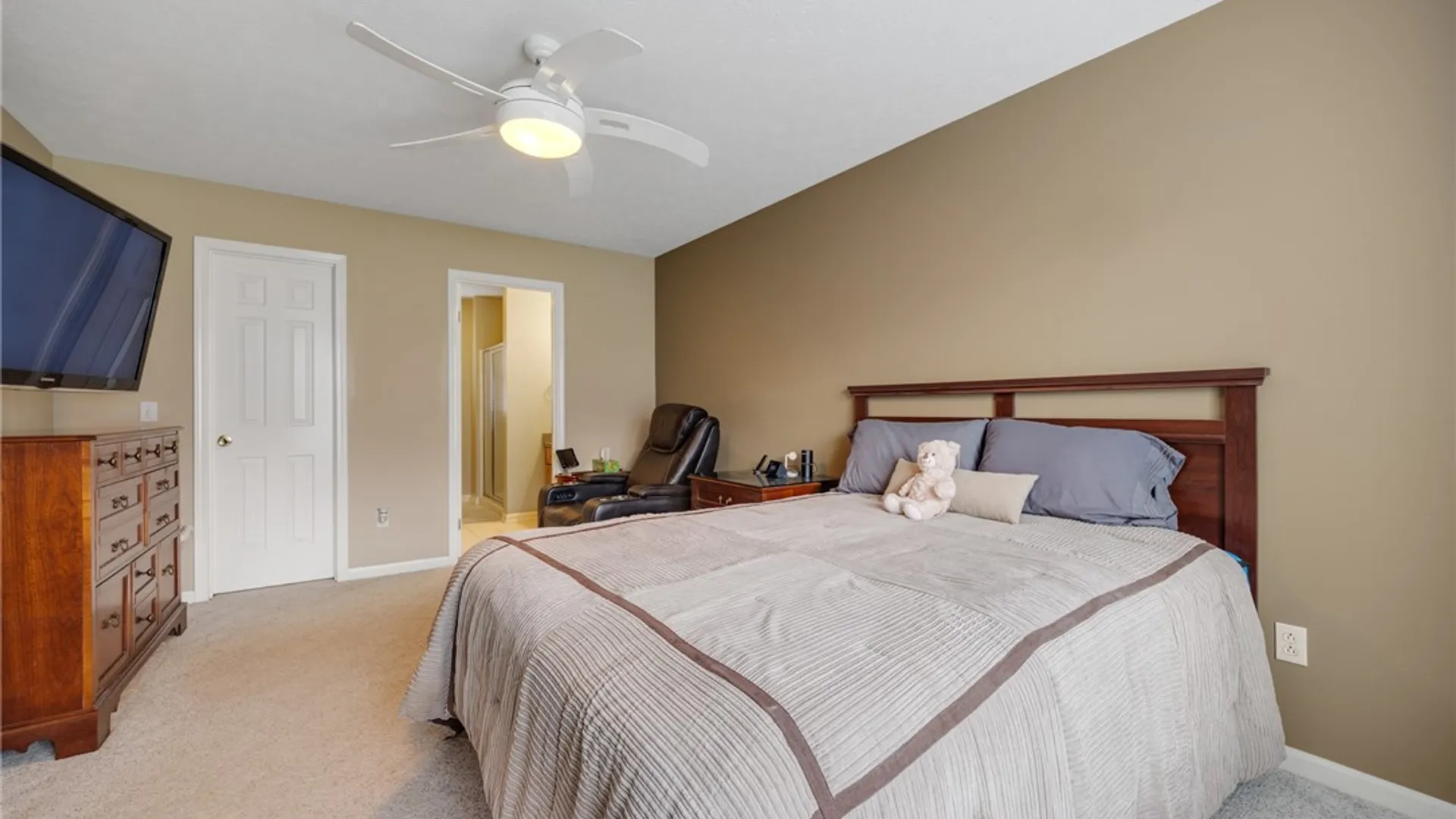 Property at 81 Venetia View Circle, Greece, NY 14626 23