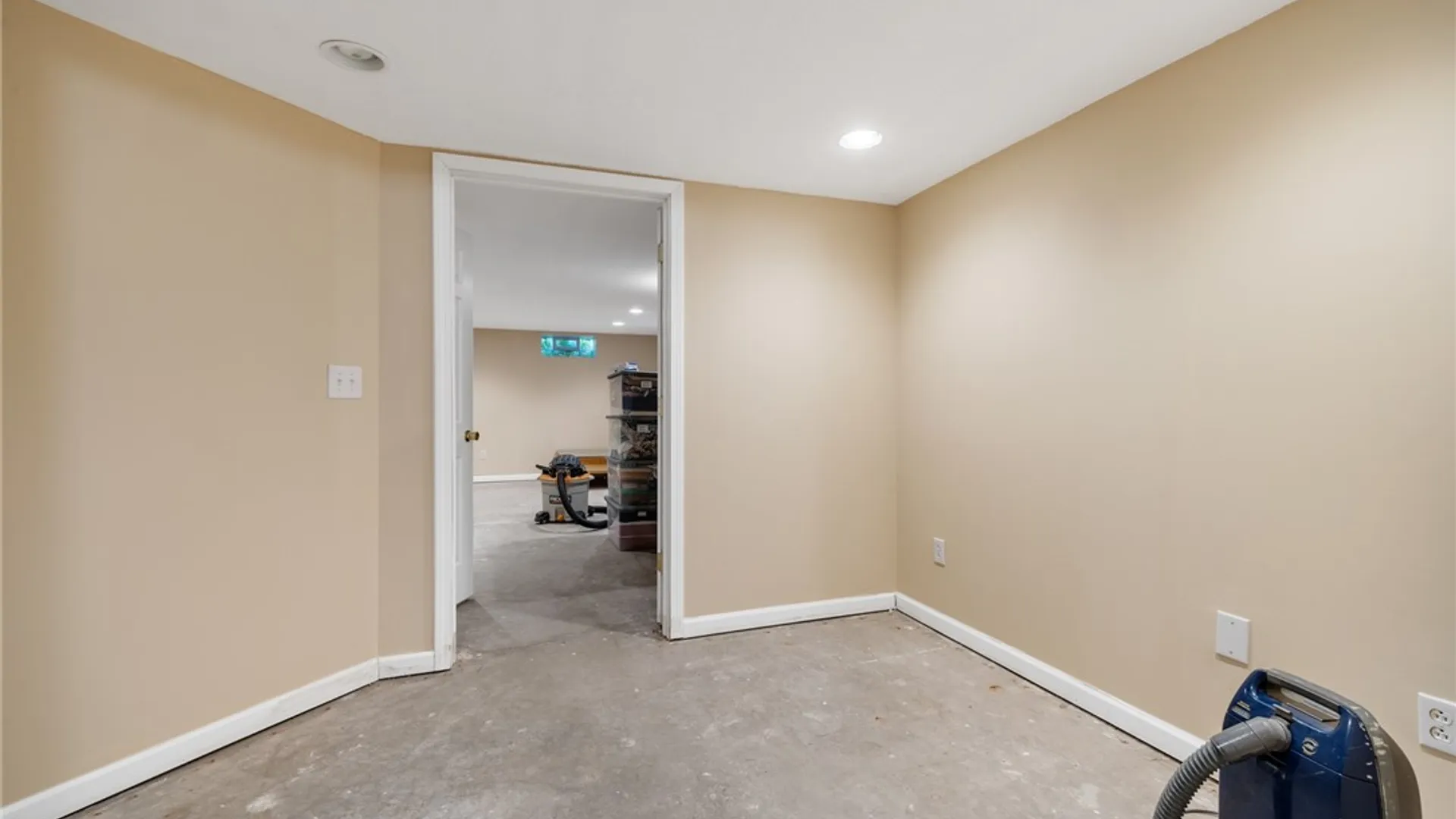 Property at 81 Venetia View Circle, Greece, NY 14626 27