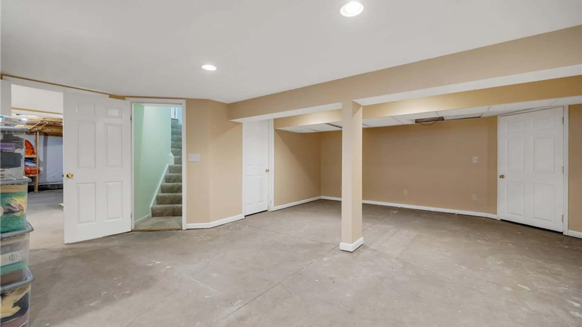 Property at 81 Venetia View Circle, Greece, NY 14626 30