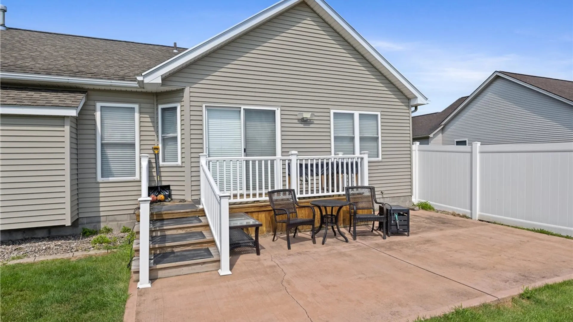 Property at 81 Venetia View Circle, Greece, NY 14626 32